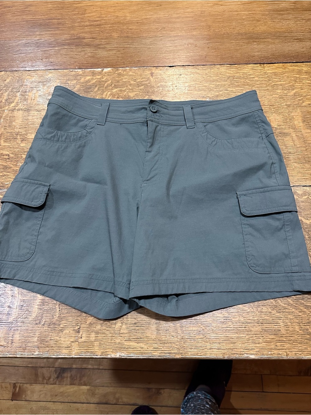 Eddie Bauer Olive Cargo Shorts for Women Sz 14‎